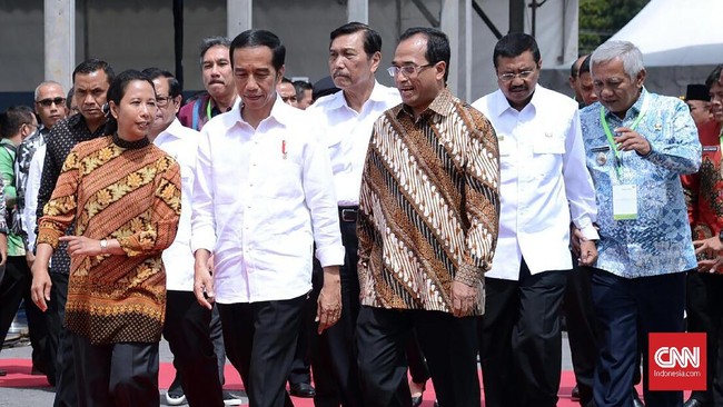 Sebuah survei menyebut 37 persen masyarakat puas dengan kinerja Presiden Jokowi soal pembangunan infrastrukur selama menjalani masa jabatannya.