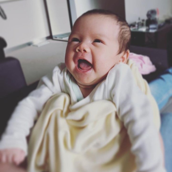 <p>Senangnya pagi-pagi melihat senyum ayah dan bundaku. (Foto: Instagram @septriasaacha)</p>