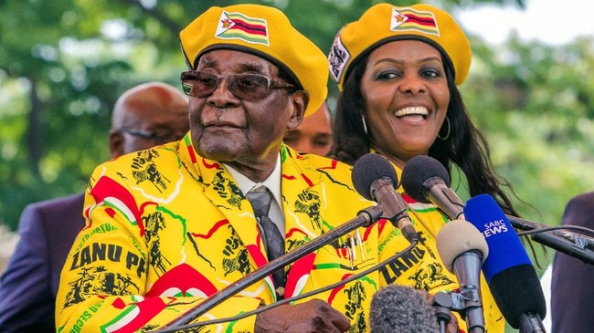 Kepolisian Afrika Selatan memerintahkan penangkapan Grace Mugabe, istri mantan Presiden Zimbabwe, Robert Mugabe karena penganiayaan.