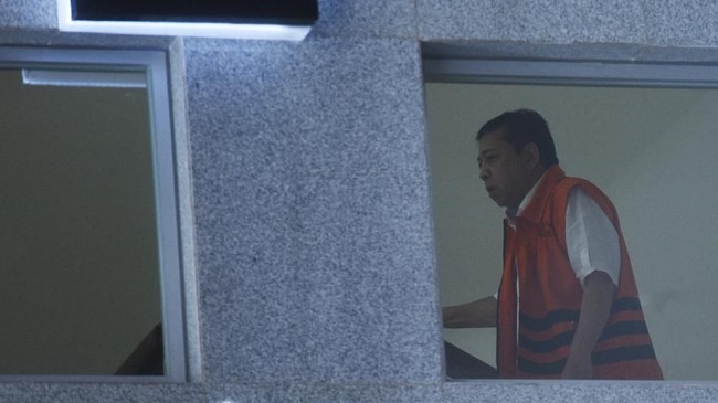Pengusaha Andi Narogong yang terjerat kasus korupsi e-KTP secara terbuka menyampaikan dugaan keterlibatan Ketua DPR Setya Novanto dalam perkara tersebut.