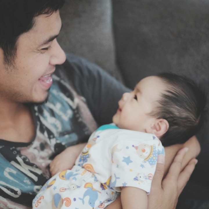 <p>Nah, kalau ini Malik bareng si ayah. (Foto: Instagram/ichasoebandono)</p>