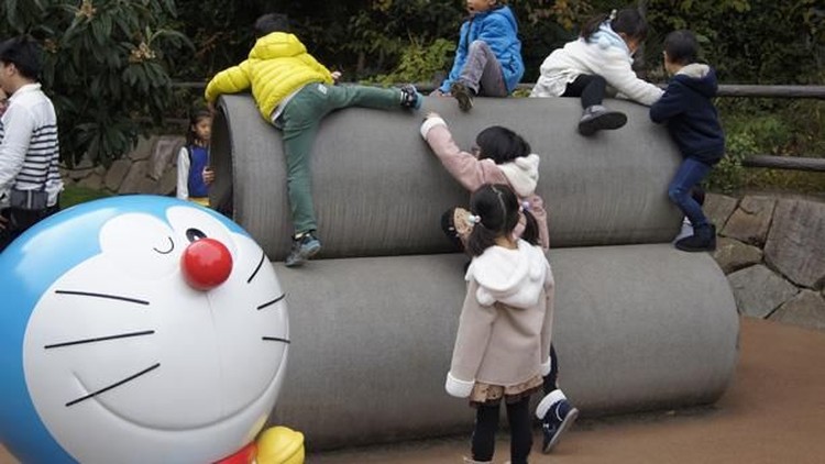 Mengajak si kecil jalan-jalan ke Jepang dan mampir ke 'rumah' Doraemon? Hmm, oke juga.