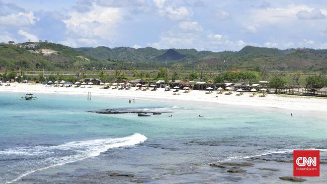 Banyak yang mengatakan kalau Lombok mirip dengan Bali saat tahun 90-an, indah namun belum terlalu ramai oleh turis.