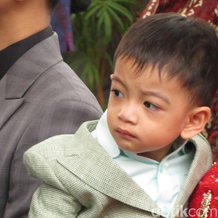 <p>Hmm, apa yang sedang dipikirkan Jan Ethes ya? (Foto: Andhika Prasetia/detikcom)</p>