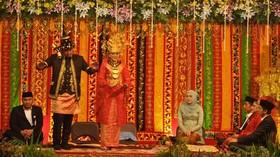 Warga Medan Antusias Sambut Kirab Pernikahan Kahiyang-Bobby