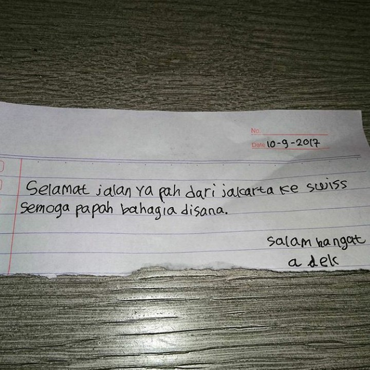 <p>Semoga bahagia di Swiss ya, ayahnya Adek. (Foto: Instagram @ogihasian)</p>