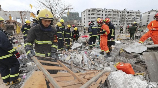 Setidaknya dua orang tewas dan banyak korban lainnya luka-luka dalam ledakan hebat yang terjadi di Ningbo, selatan Shanghai, China.