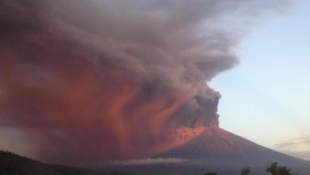 Erupsi Gunung Agung Batalkan 19 Penerbangan di Dua Bandara