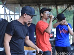 Lirik Lagu Cintamu Sepahit Topi Miring - Jogja Hip Hop Foundation
