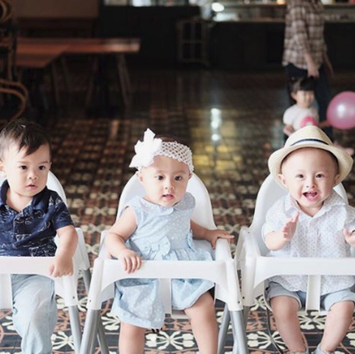 <div>Di acara ulang tahun si kembar Tatjana dan Bima, Kanaka anak Bunda Tya Ariestya datang juga, lho! (Foto: Instagram @tatjanadanbima)</div>