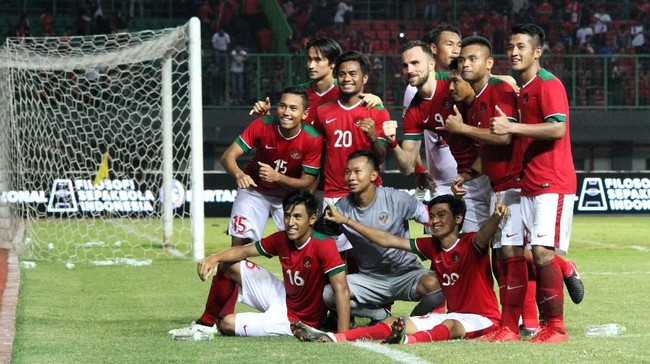 Dua gol yang bersarang ke gawang Timnas Indonesia di Tsunami Cup 2017 sejauh ini tercipta melalui tendangan penalti.