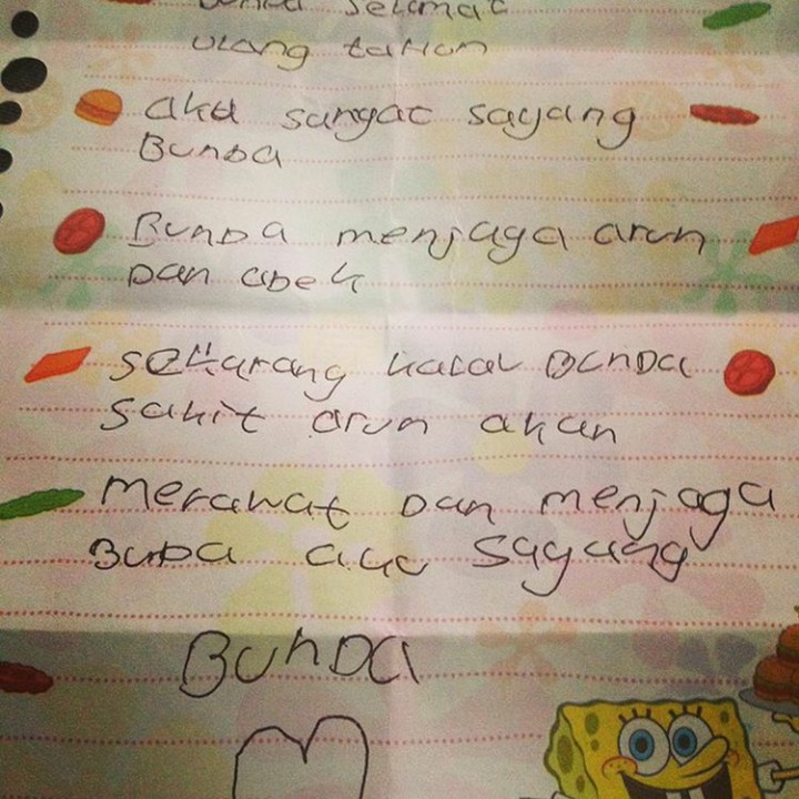 <p>Hiks, kamu dah bisa merawat bunda ya, Nak. (Foto: Instagram @bundanya_alung)</p>