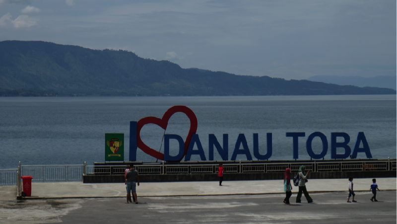 Menteri Pariwisata Arief Yahya berkesempatan meninjau banyak lokasi penting terkait kesiapan Danau Toba, sebagai destinasi prioritas.
