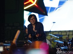 Ari Lasso Ditantang Ariel Potong Rambut Sendiri Nih, Terima Jangan?