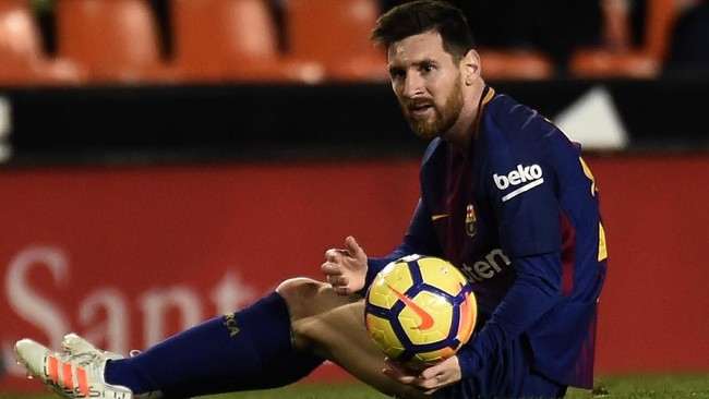 Lionel Messi mengungkapkan penyebab pernah muntah-muntah di lapangan saat bermain membela Barcelona.
