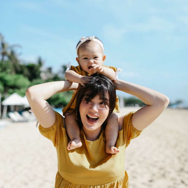 <p>Alice juga sekarang asyik menggeluti dunia vlogger, lho. (Foto: Instagram/alicenorin)</p>