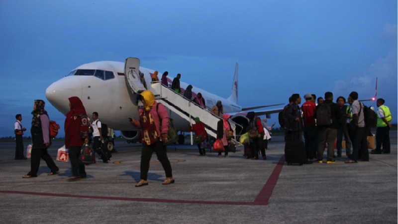 Akibat terpapar abu vulkanik Gunung Agung, Bandara I Gusti Ngurah Rai Bali ditutup 18 jam, mulai pukul 06.00 WITA, Senin 27 November 2017.