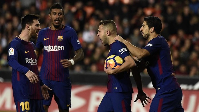 Skuad Barcelona kini terbelah tiga setelah kapten tim Lionel Messi berperang dengan salah satu pemain senior, Gerard Pique.