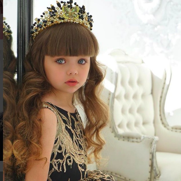 <p>Imut maksimal! Penampilan Anna pakai gaun plus tiara. (Foto: Instagram/ @anna_knyazeva_official)  </p>