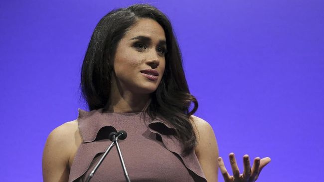 Setelah skandal foto dengan paparazi terkuak, ayah Meghan Markle disebut tak ingin hadir dalam pernikahan putrinya dengan Pangeran Harry pada 19 Mei nanti.