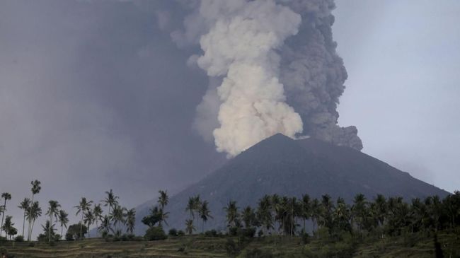 Mengetahui Kapan dan Bagaimana Gunung Berapi Meletus