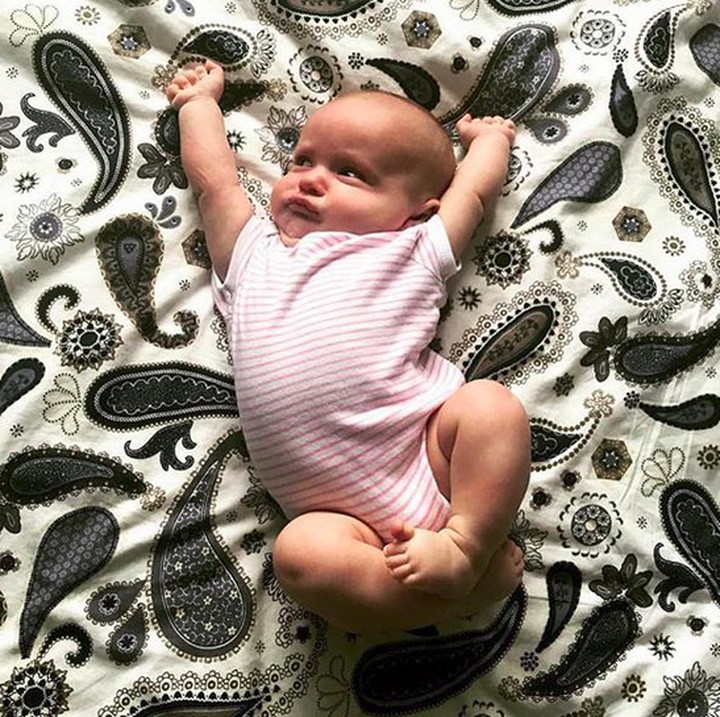 <p>Lagi ngulet gini, bayi yang satu ini tetap imut ya, Bun? (Foto: Instagram/ @thediaryoldarceyrose)</p>