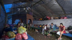 Gunung Agung Awas, Pos Karangasem Kekurangan Stok Alas Tidur