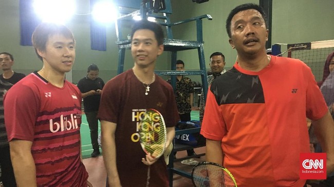 Menpora Imam Nahrawi sempat janji cukur kumis bila bisa menang atas Kevin Sanjaya/Marcus Fernaldi Gideon. Sayang, hal itu tak terwujud.