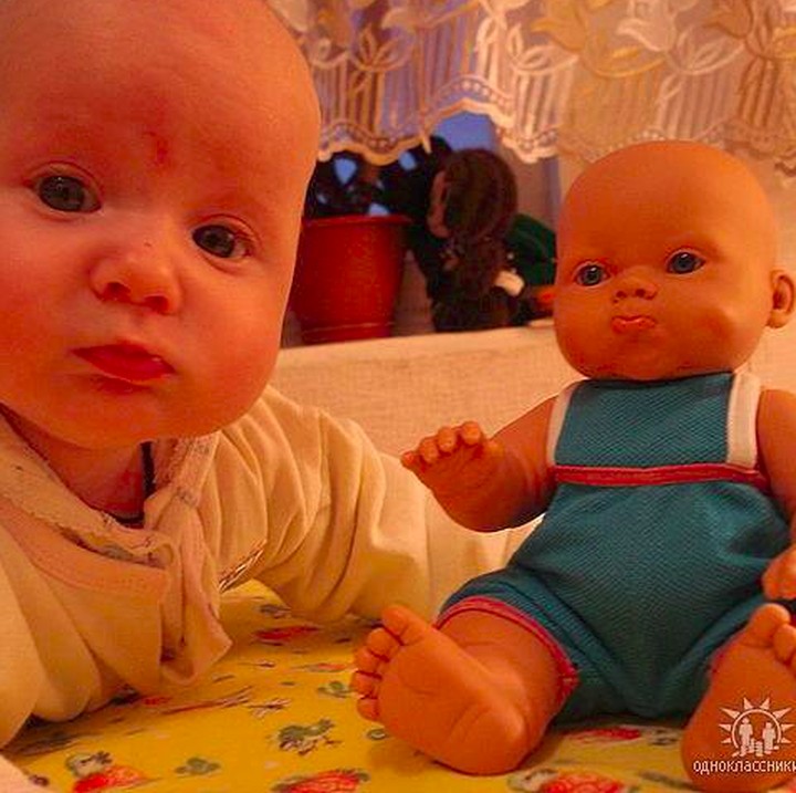 <p>Ya ampun mirip banget sih kamu, Nak, sama yang di sampingmu. (Foto: Facebook/ Natali Volodko)</p>