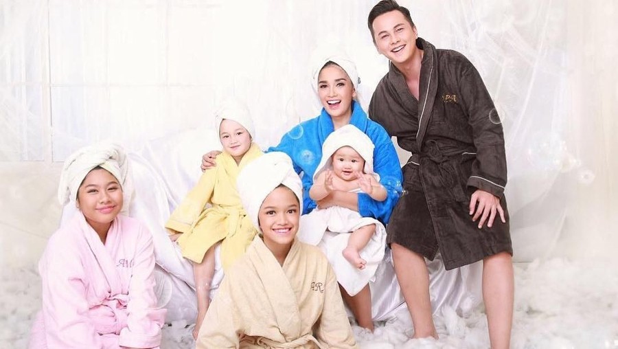 Begini Cara Ussy Sulistiawaty Batasi Pemakaian Gadget Anaknya