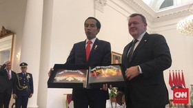 Jokowi Segera Laporkan Piringan Hitam Metallica ke KPK