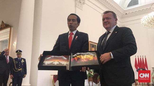 Jokowi Segera Laporkan Piringan Hitam Metallica Ke Kpk