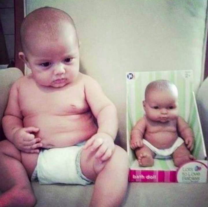 <p>Setelah dikeluarin, bonekanya berubah jadi gede nih. Hi-hi-hi. (Foto: Facebook/ Carolina Medina)  </p>