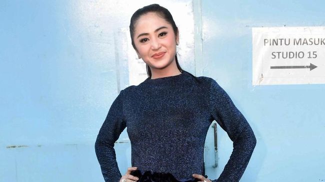 Bukan cuma ruam merah yang muncul pada kulit akibat covid-19 seperti Dewi Perssik. Ada beberapa dampak yang muncul di kulit akibat Covid-19.