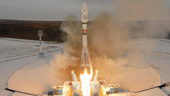 Badan luar angkasa Rusia, Roscosmos, menyatakan bahwa pihaknya tak bisa melakukan kontak dengan satelit cuaca yang baru diluncurkan, Selasa (28/11).