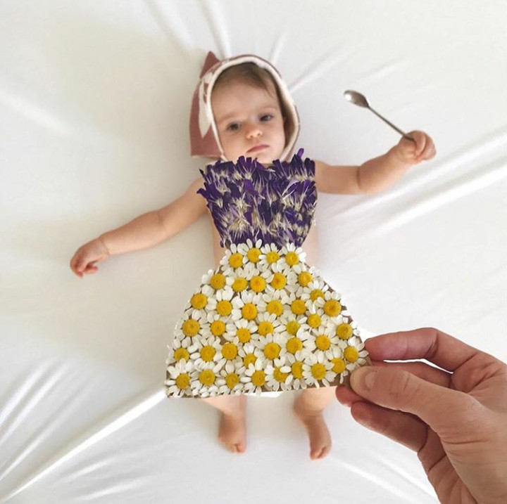 <p>Yang ini pakai gaun dari bunga-bunga, tapi si kecil kok mukanya cemberut ya? (Foto: Instagram @pluswonderland)</p>