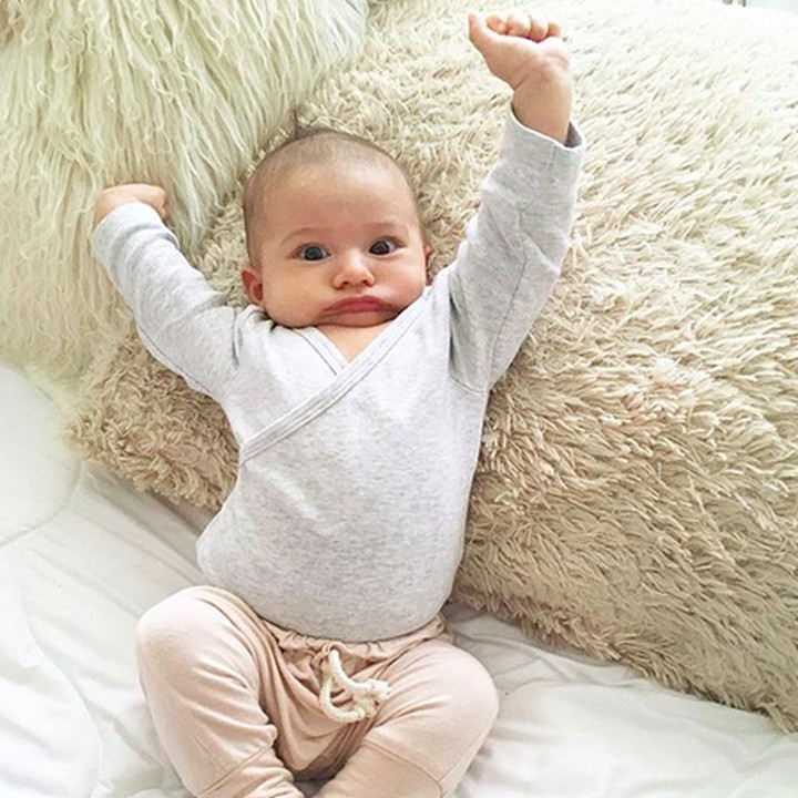<p>Wah semangat banget sih kamu, Nak, nguletnya? (Foto: Instagram/ @playdatebabes)</p>