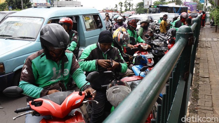 Pernah nggak, Bun, anak naik ojek online sendiri?