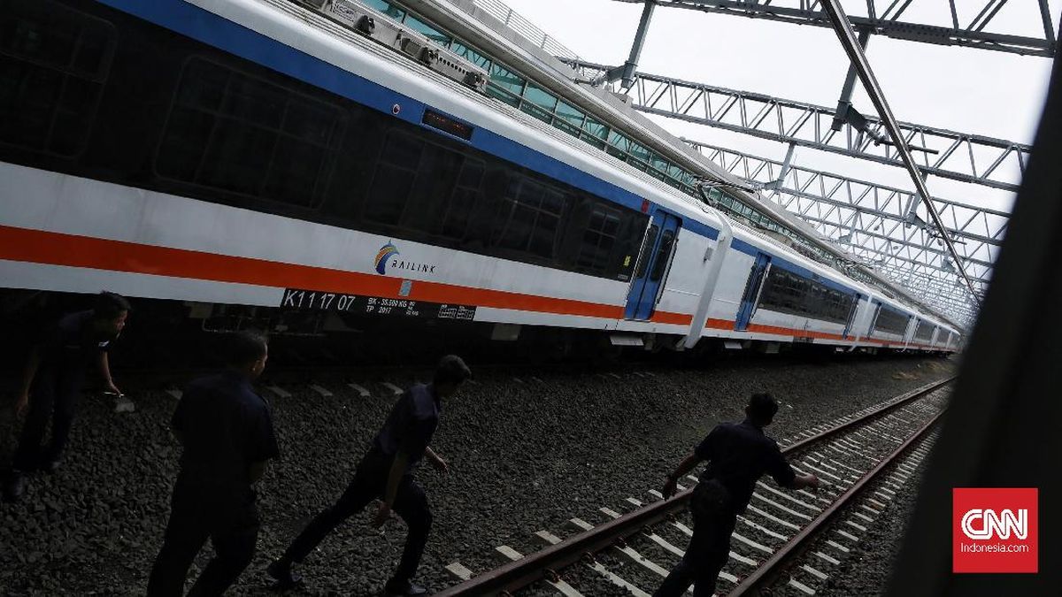Anggota DPR Minta KAI Buka Satu Gerbong Khusus Merokok di Kereta Api