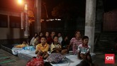 FOTO: Wajah Pengungsi Gunung Agung Menanti Nasib Status awas yang kembali ditetapkan pada kondisi Gunung Agung membuat warga yang berada di zona berbahaya mengungsi kembali, entah sampai kapan.