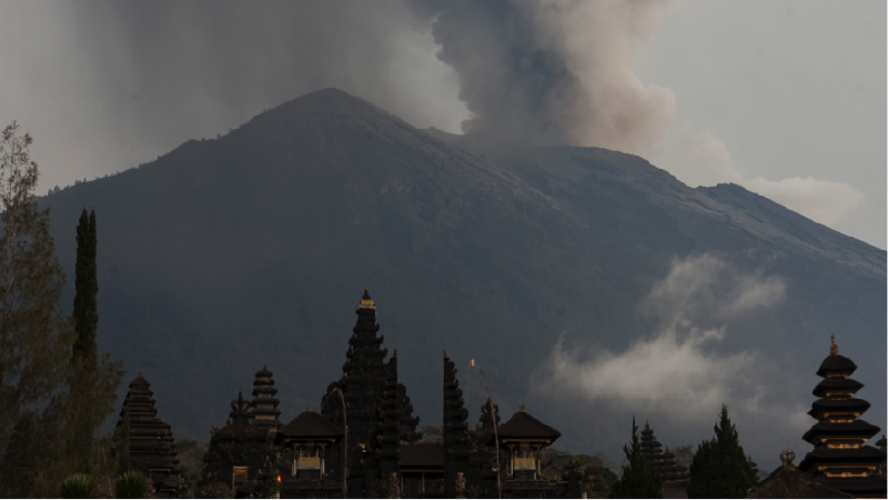 Langkah cepat dan simpatik terus diambil pemerintah dalam menyikapi peningkatan aktivitas Gunung Agung di Kabupaten Karangasem, Bali.