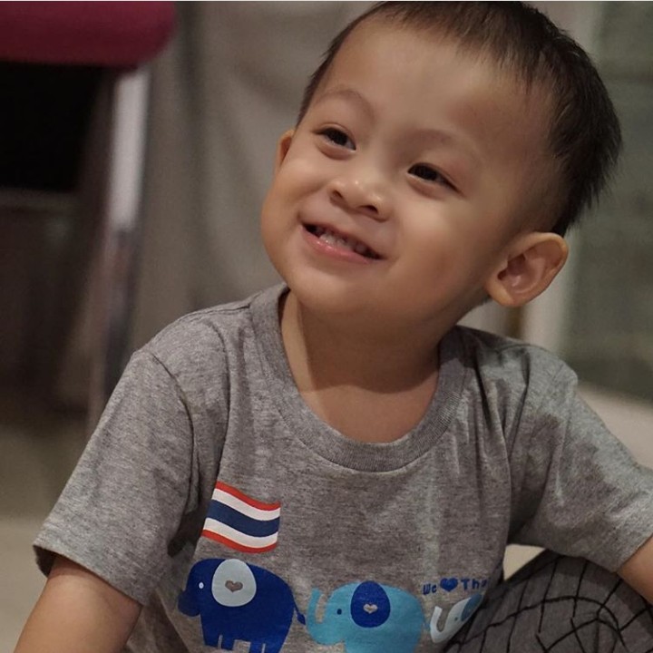 <p>Senyumnya manis banget sih. (Foto: Instagram @donitabhubiy)</p>