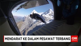 Terjun Bebas dan Mendarat ke Dalam Pesawat