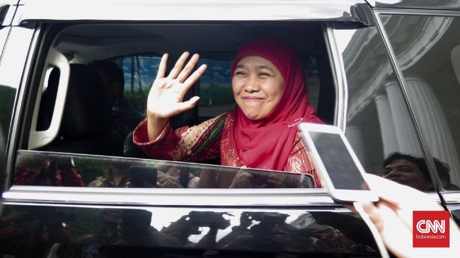 Mensos Khofifah Indar Parawansa akan memutuskan kelanjutan nasib jabatannya di Kabinet Kerja berbarengan saat mendaftar di Pillkada Jatim, 9 atau 10 Januari.