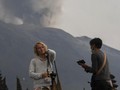 Terjebak Erupsi, Wisatawan Asing Gratis Izin Tinggal Sepekan