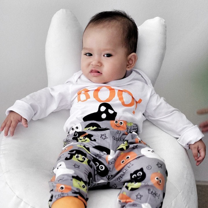 <p>Kira-kira ini pose apa ya, Bun? He-he-he. (Foto: Instagram/alicenorin)</p>