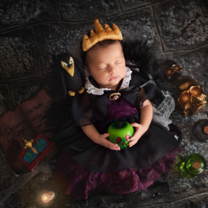 <p>Nggak nyeremin, Evil Queen yang satu ini bikin gemas maksimal. (Foto: Instagram/ Belle Beautiful Portrait via Babble)</p>