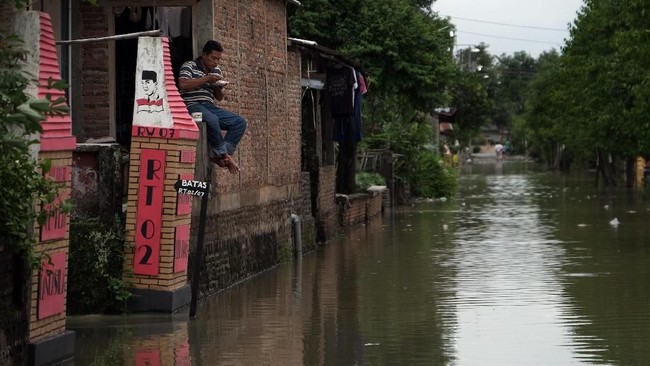 BPBD Kota Solo memperkirakan banjir bisa terus meluas mengingat hujan masih mengguyur wilayah Solo dan kabupaten di sekitarnya hingga malam.