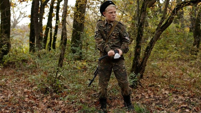 FOTO: Marak Pelatihan Militer Anak di Rusia