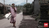 FOTO: Wajah Pengungsi Gunung Agung Menanti Nasib Status awas yang kembali ditetapkan pada kondisi Gunung Agung membuat warga yang berada di zona berbahaya mengungsi kembali, entah sampai kapan.